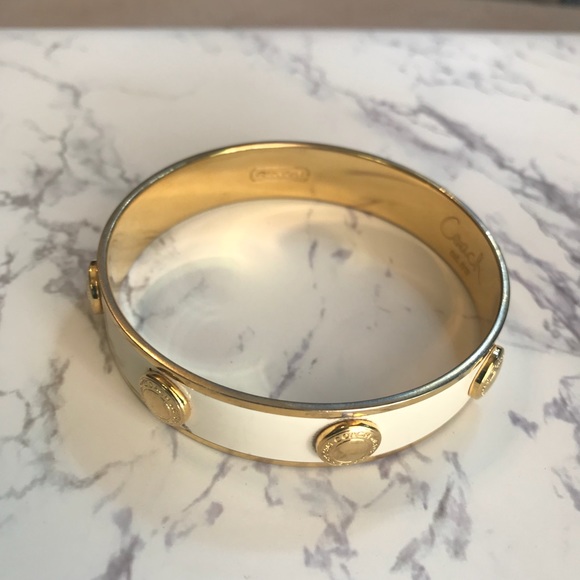Coach bracelet bangle in cream and gold medallions - Picture 4 of 4